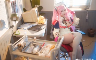 指挥官怎么又来了？嗯？你说今天是周一浑身不舒服