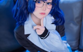 Cosplay | 精打细算 扶眼镜 蔚蓝档案 早濑优香