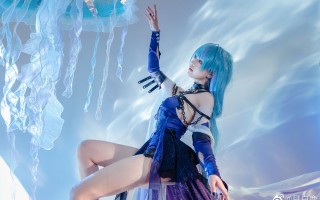 黑环的中心像是幽深的海底，在那里，可以听清心底的声音。