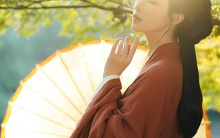 三月三日天气新，长安水边多丽人。