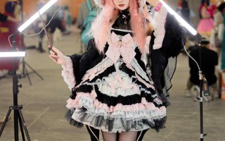 寻找森林中若隐若现的歌唱， 和一束模糊的光